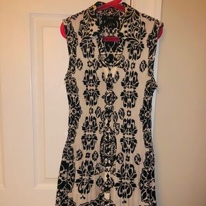 Alfani Size 2 black and white floral sheer tunic